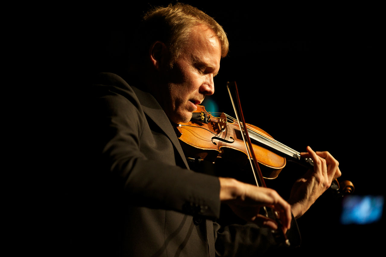 Foto von Valentin Gregor beim Geige spielen